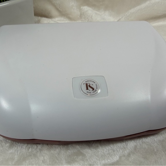 Trophy Skin White Skincare Tool - Picture 6 of 6